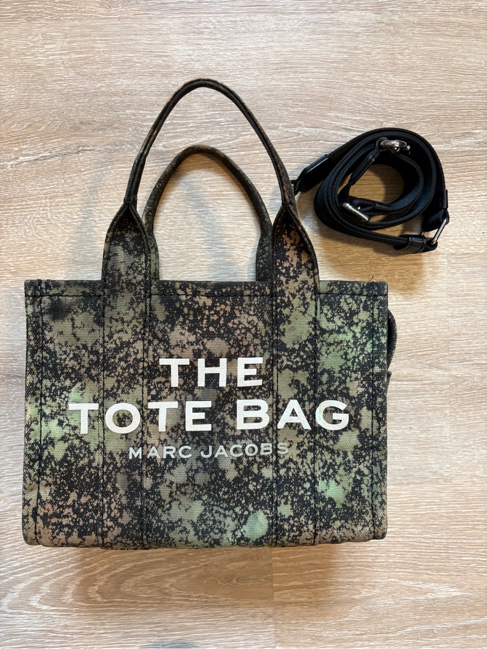 Small Marc Jacobs “Camouflage Splatter” 🍂🌿🫟 The Tote Bag